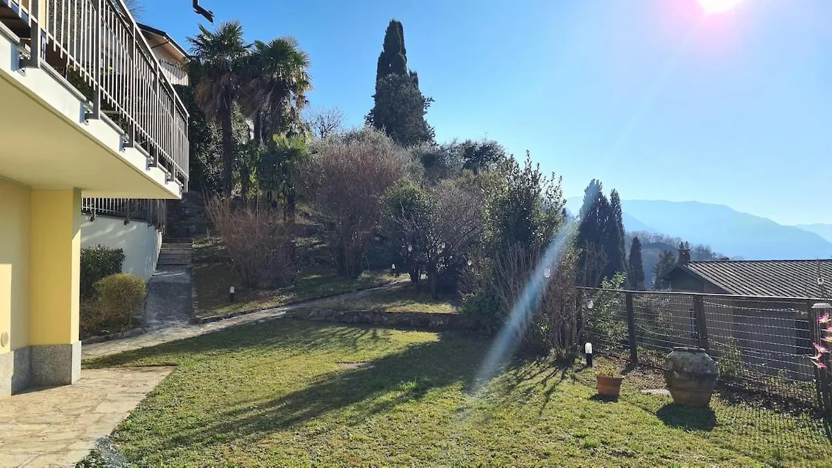 Perledo Villa Gli Ulivi - Ushuaia Apartment Lake & Garden View - Free Parking