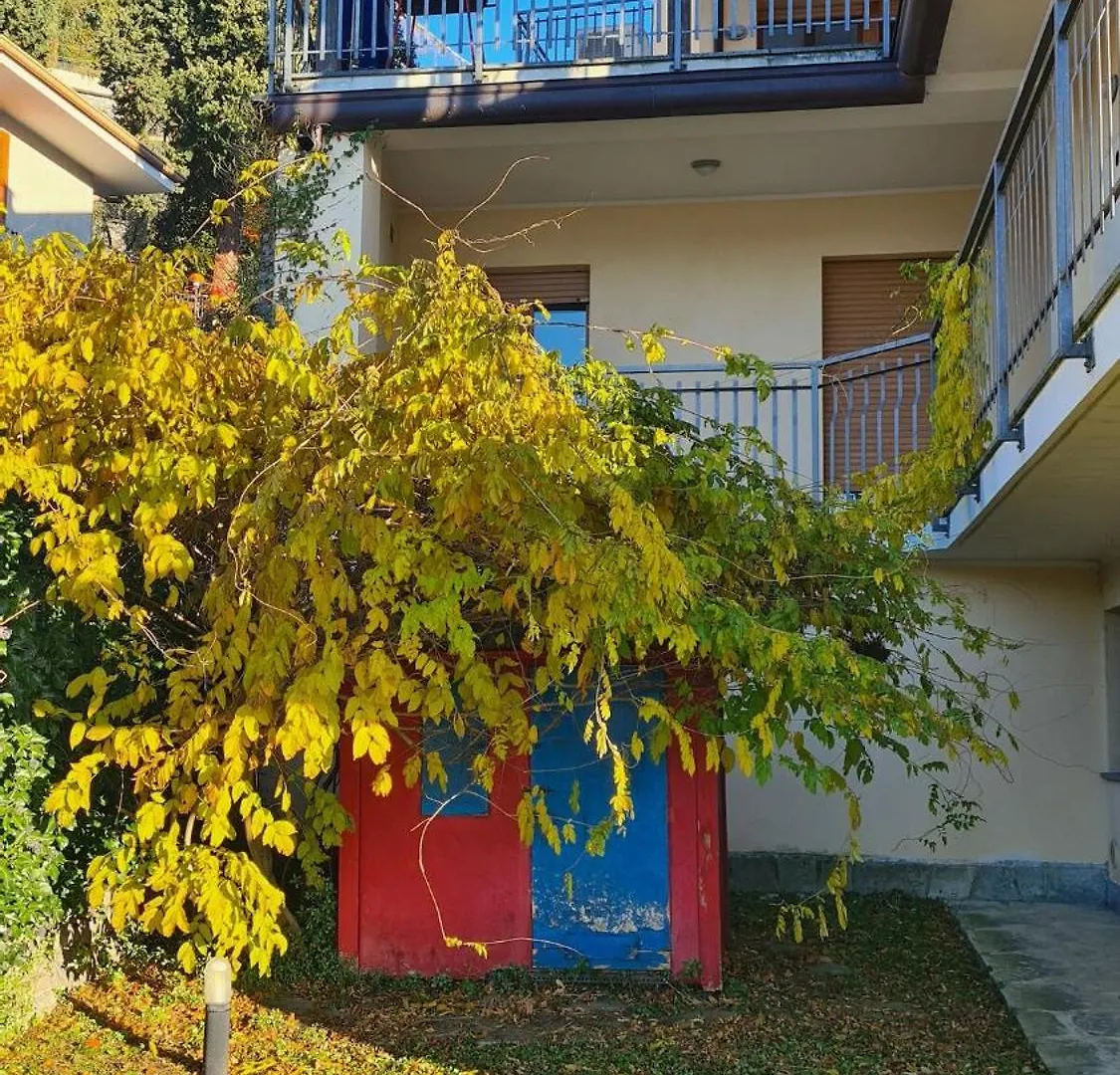 Perledo Villa Gli Ulivi - Ushuaia Apartment Lake & Garden View - Free Parking