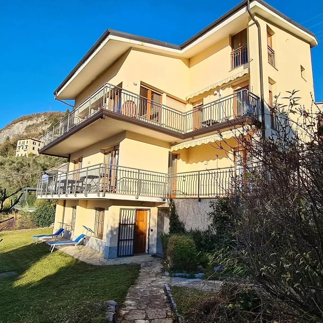 Perledo Villa Gli Ulivi - Ushuaia Apartment Lake & Garden View - Free Parking