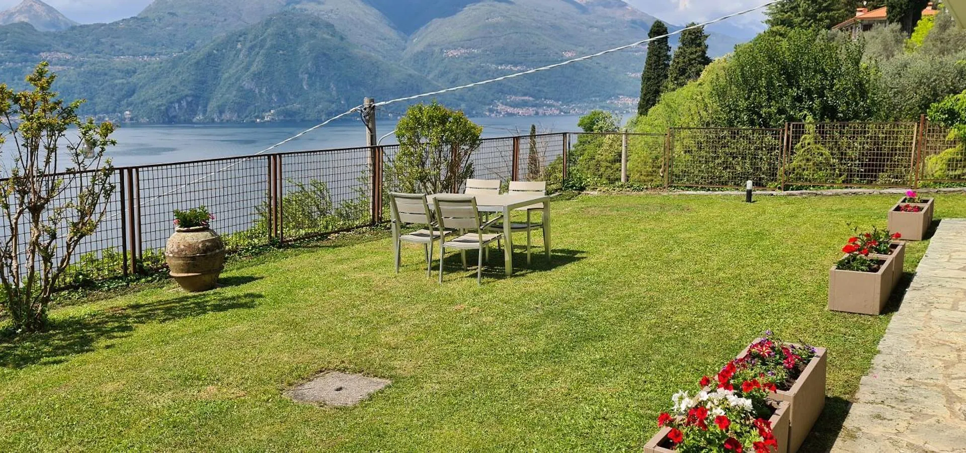 Perledo Villa Gli Ulivi - Ushuaia Apartment Lake & Garden View - Free Parking 0*,  איטליה