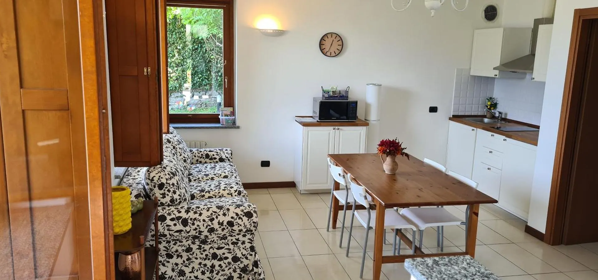 Perledo Villa Gli Ulivi - Ushuaia Apartment Lake & Garden View - Free Parking